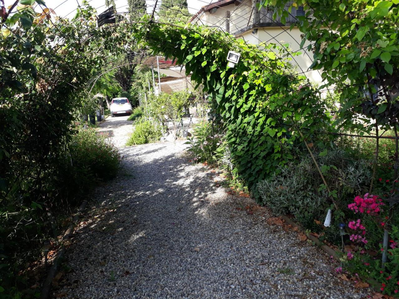 Hotel Aux Roses de l'Etang à Capestang Extérieur photo