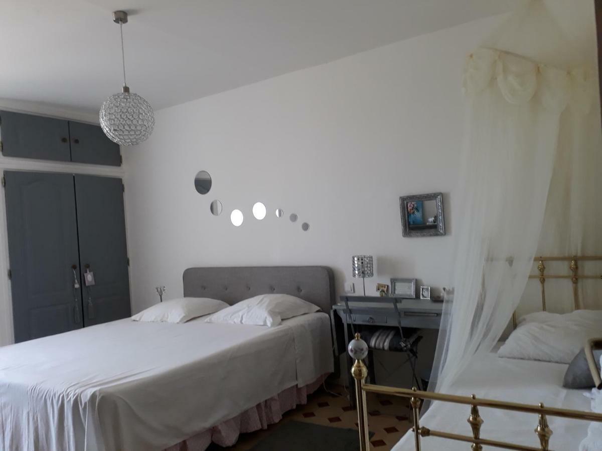 Hotel Aux Roses de l'Etang à Capestang Extérieur photo