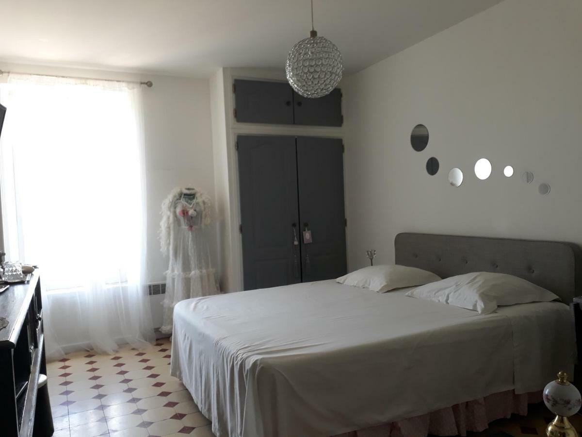 Hotel Aux Roses de l'Etang à Capestang Extérieur photo