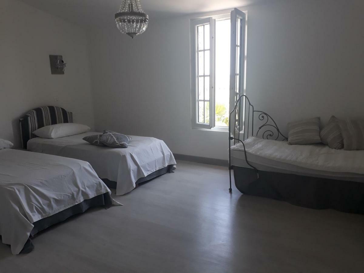Hotel Aux Roses de l'Etang à Capestang Extérieur photo
