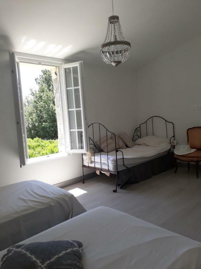 Hotel Aux Roses de l'Etang à Capestang Extérieur photo
