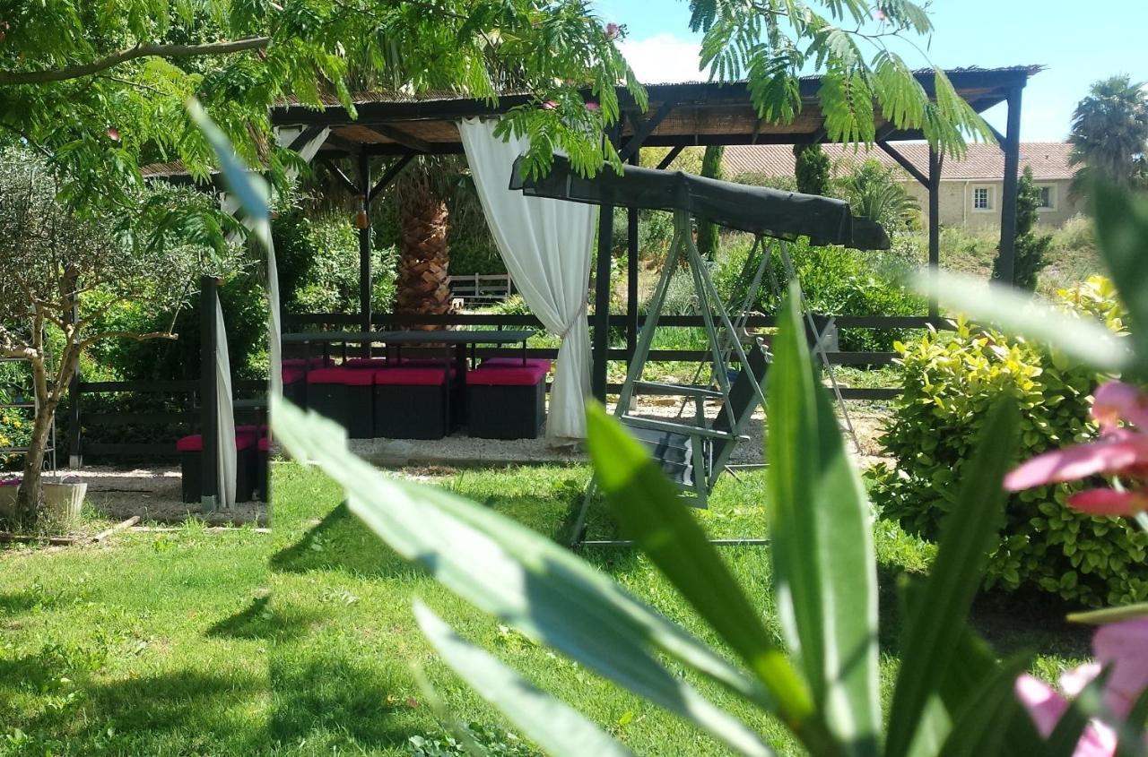 Hotel Aux Roses de l'Etang à Capestang Extérieur photo