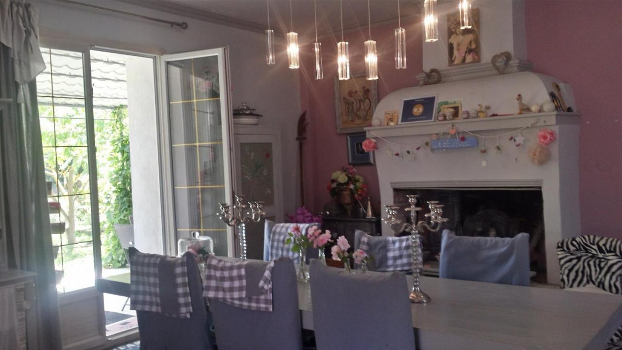 Hotel Aux Roses de l'Etang à Capestang Extérieur photo