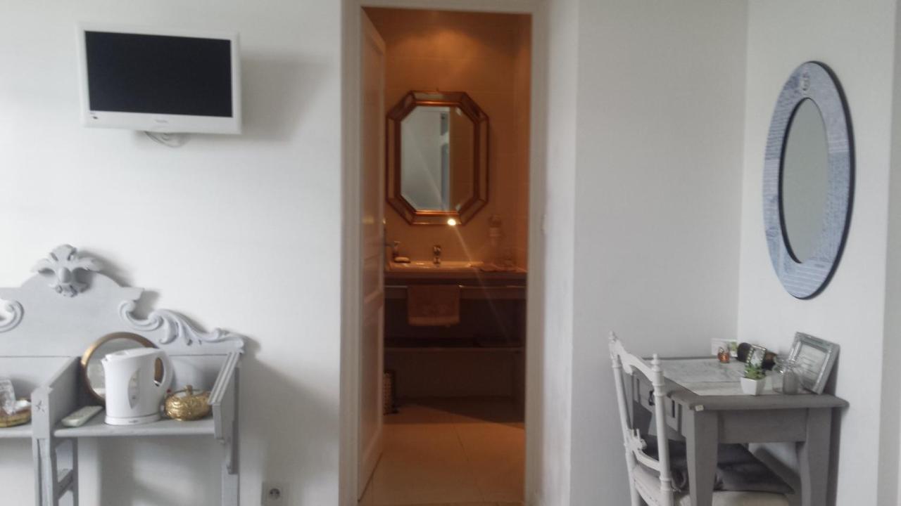 Hotel Aux Roses de l'Etang à Capestang Extérieur photo